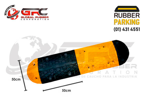 Reductor de velocidad de caucho resistente al peso, su diseño con franjas amarillas facilitan su visualización.