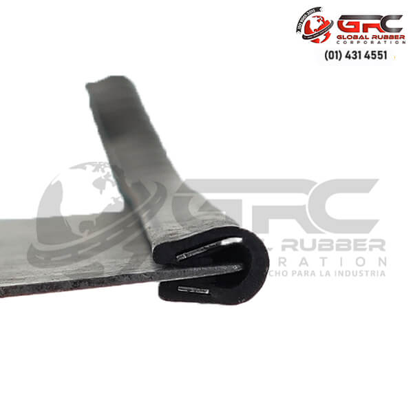 Nuestros perfiles tipo U son utilizadas para cubrir superficies cortantes, tanto láminas metálicas, vidrio o cualquier otro elemento con aristas. Contamos con una variedad de modelos y podemos fabricar medidas según requerimiento o plano.