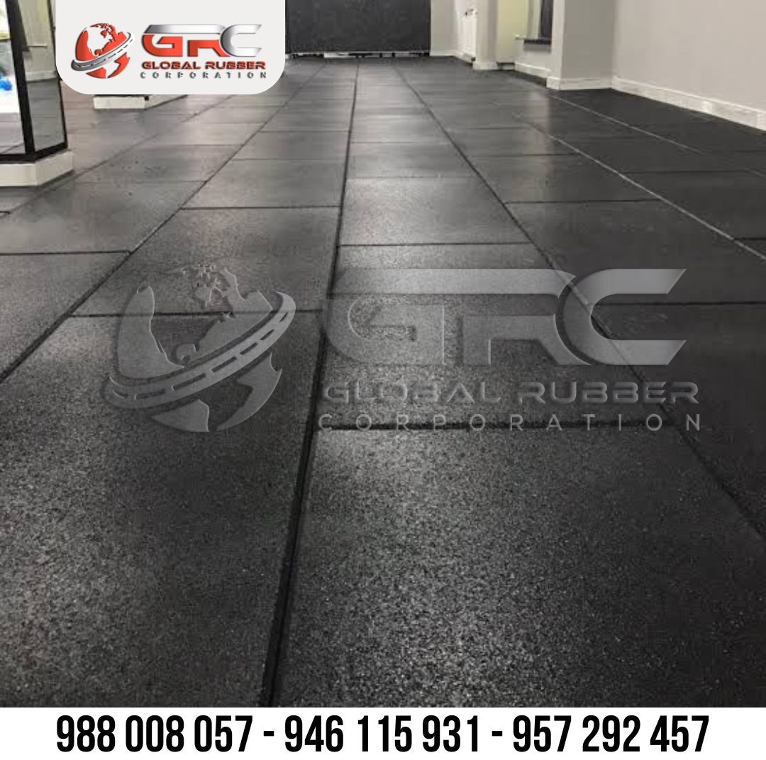 Baldosa de caucho para gym de 50 x 50 cm vista en detalle