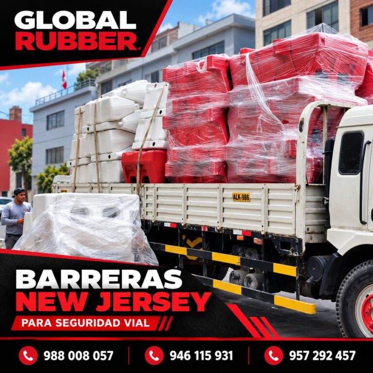 Camión cargado con barreras New Jersey rojas y blancas listo para despacho en Lima