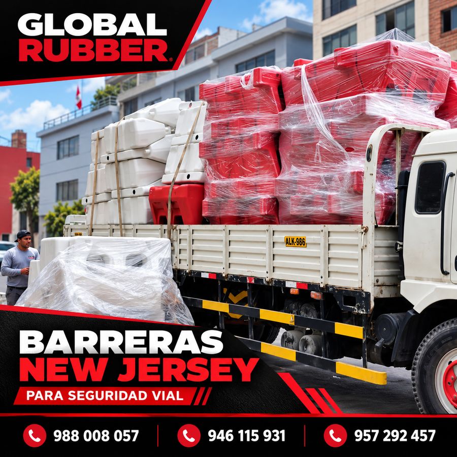 Camión cargado con barreras New Jersey rojas y blancas listo para despacho en Lima