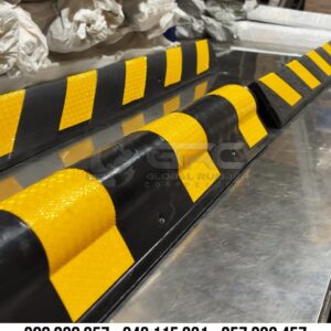 Protector de columna para estacionamiento curvo tipo bulbo de caucho