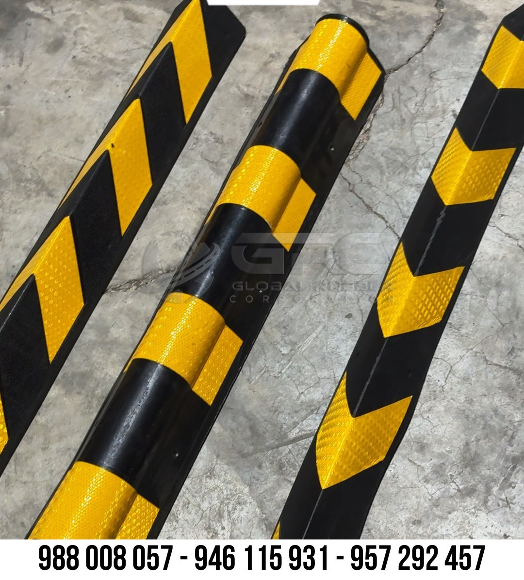Protectores de columna para estacionamiento instalados en la esquina del pilar
