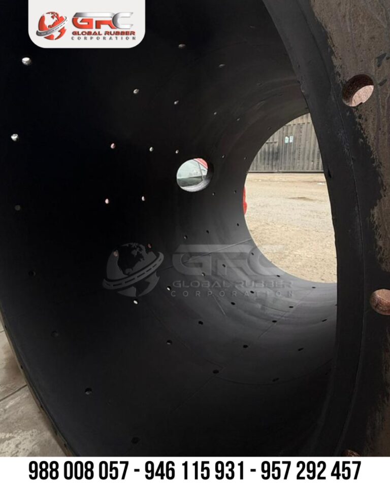 Interior de tanque metálico con revestimiento de caucho anticorrosivo